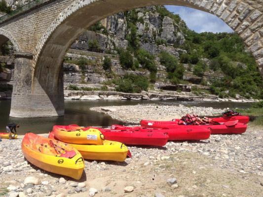 Campsite Bien Etre En 5 Etoiles Au Coeur Du Sud Ardeche, Domaine De Chaussy, Rivieres Vignobles Et Villages Classes Lagorce (Ardeche)