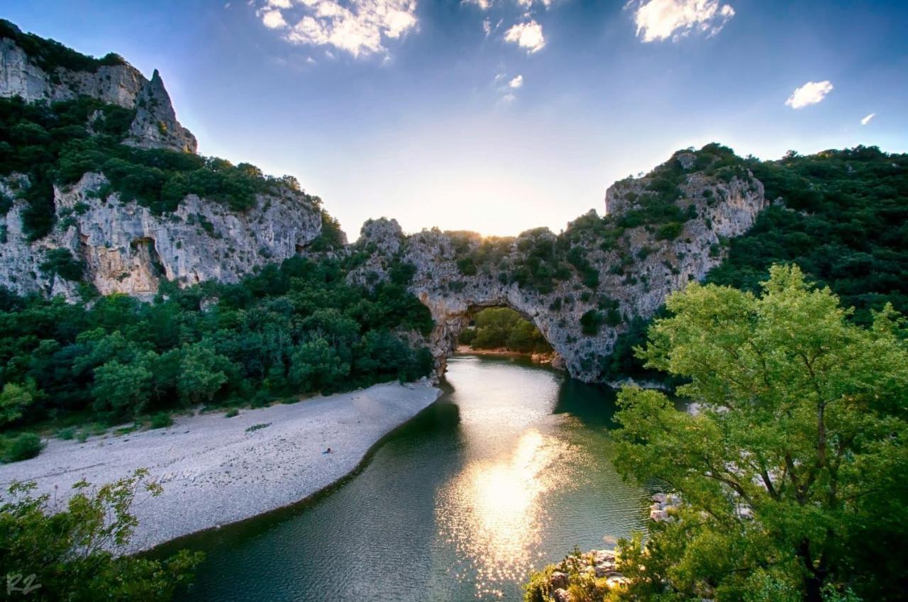 Bien Etre En 5 Etoiles Au Coeur Du Sud Ardeche, Domaine De Chaussy, Rivieres Vignobles Et Villages Classes Campsite *