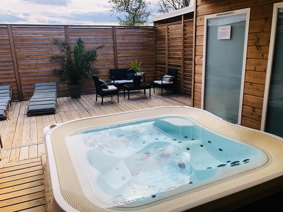 Bien Etre En 5 Etoiles Au Coeur Du Sud Ardeche, Domaine De Chaussy, Rivieres Vignobles Et Villages Classes *