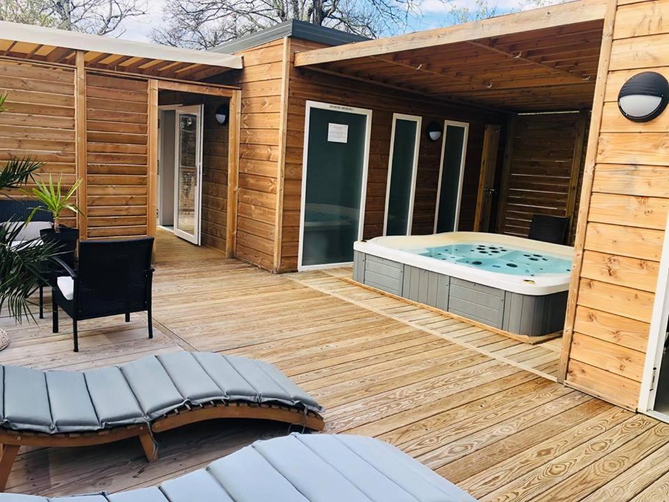 Bien Etre En 5 Etoiles Au Coeur Du Sud Ardeche, Domaine De Chaussy, Rivieres Vignobles Et Villages Classes Campsite *