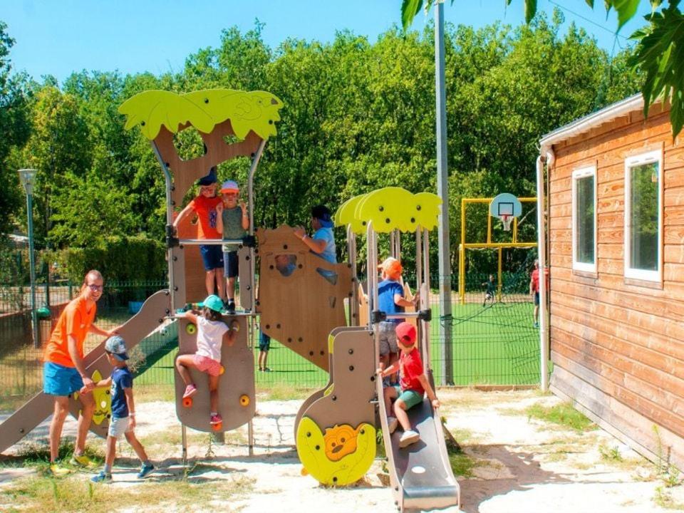 Campsite Bien Etre En 5 Etoiles Au Coeur Du Sud Ardeche, Domaine De Chaussy, Rivieres Vignobles Et Villages Classes Lagorce (Ardeche)